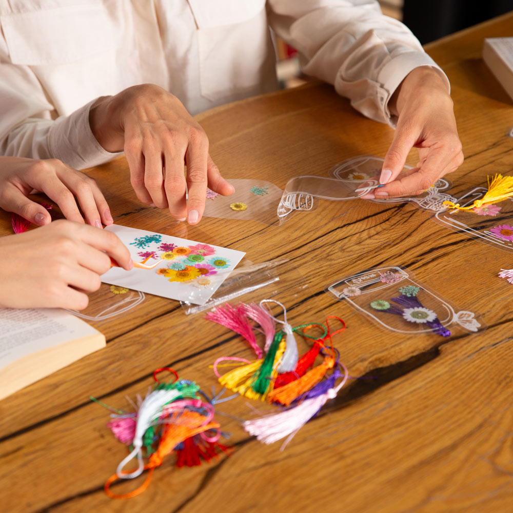 dried-flower-bookmarks-lifestyle-howto1